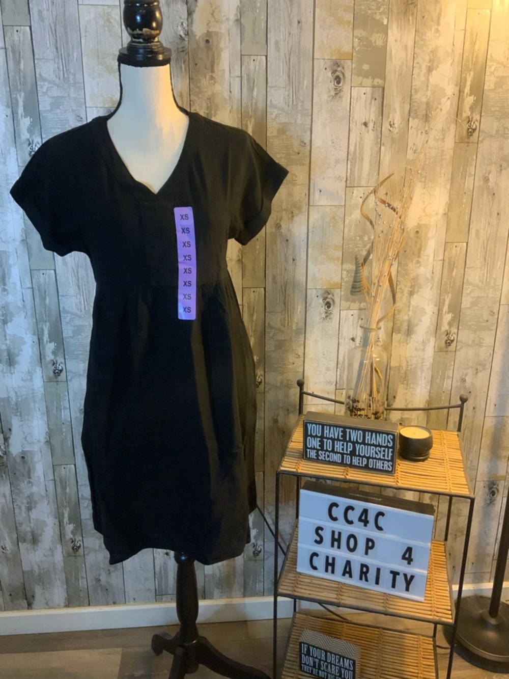 Briggs New York Black V-Neck Short Sleeve Dress